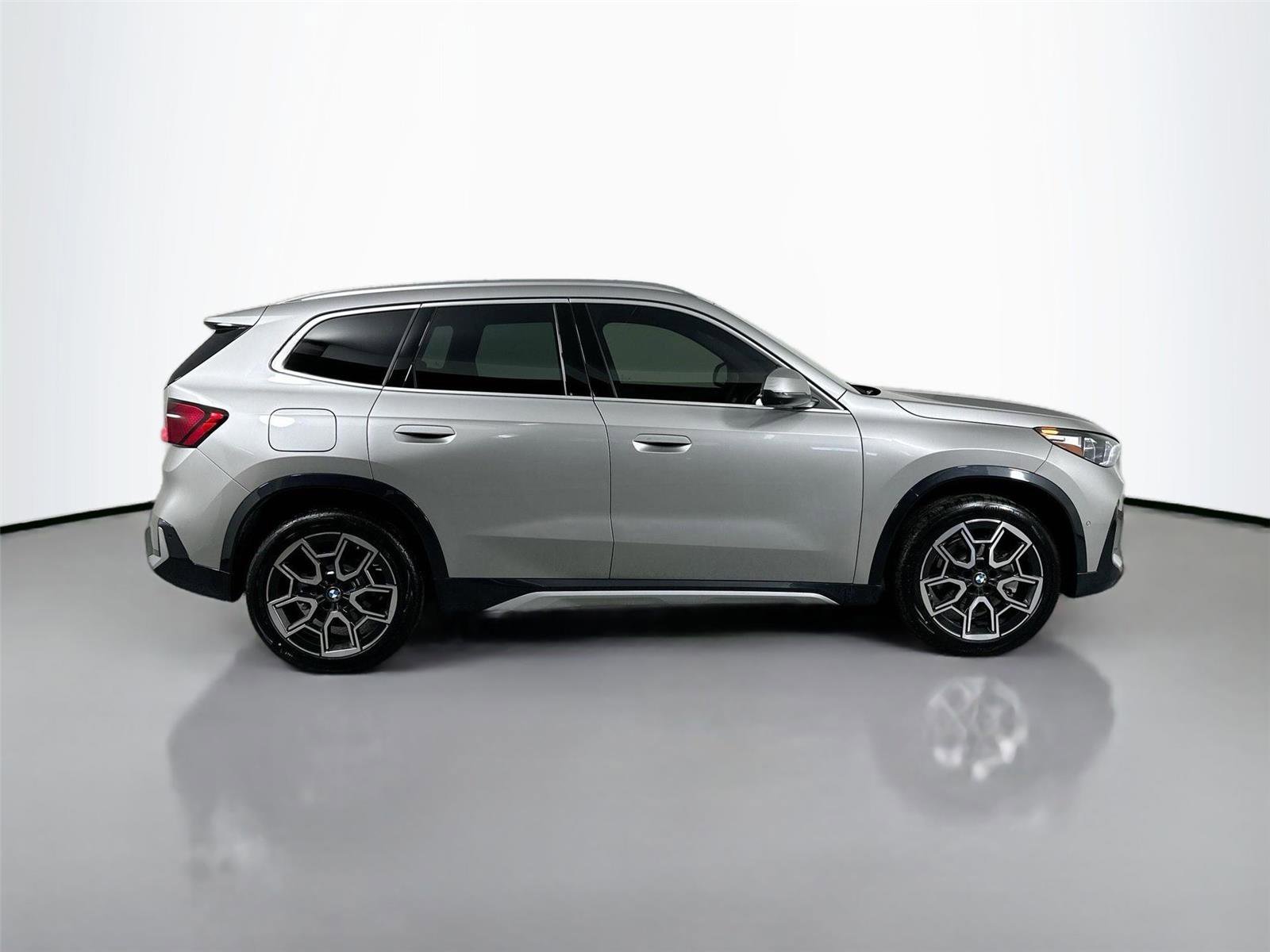 New 2026 BMW X1 xDrive28i w/ Technology Package AWD/4WD image 4