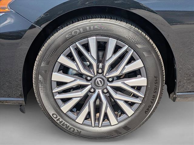 Used 2025 Nissan Altima 2.5 SV FWD image 22