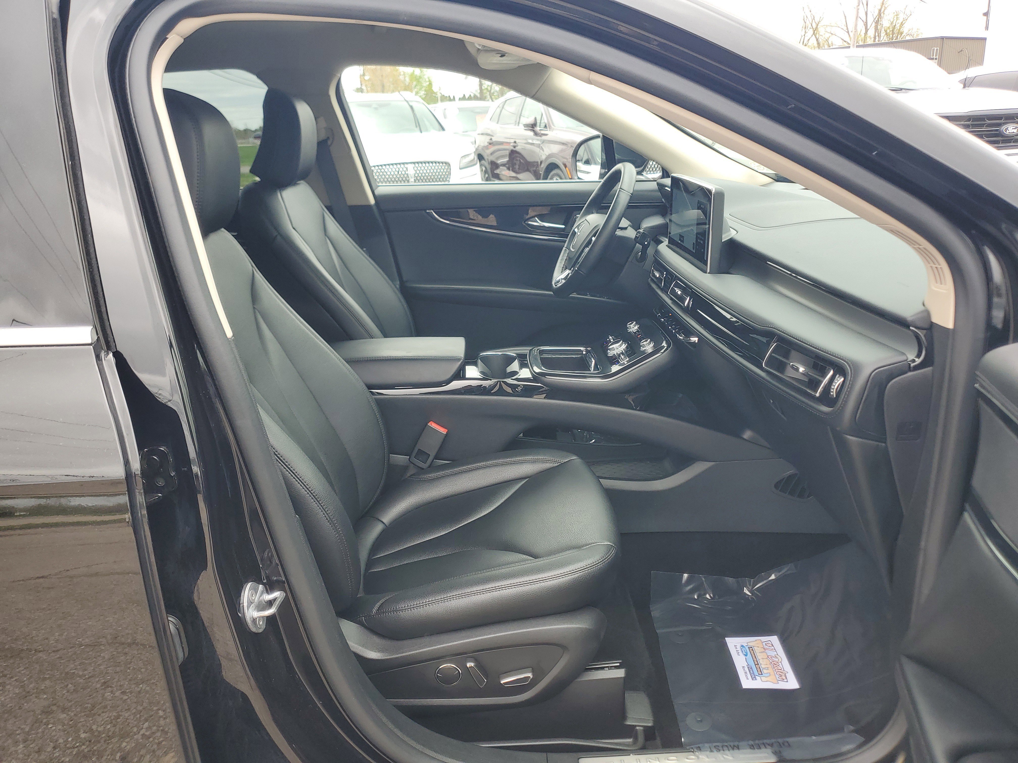 Certified 2022 Lincoln Nautilus AWD w/ Premium Package image 9