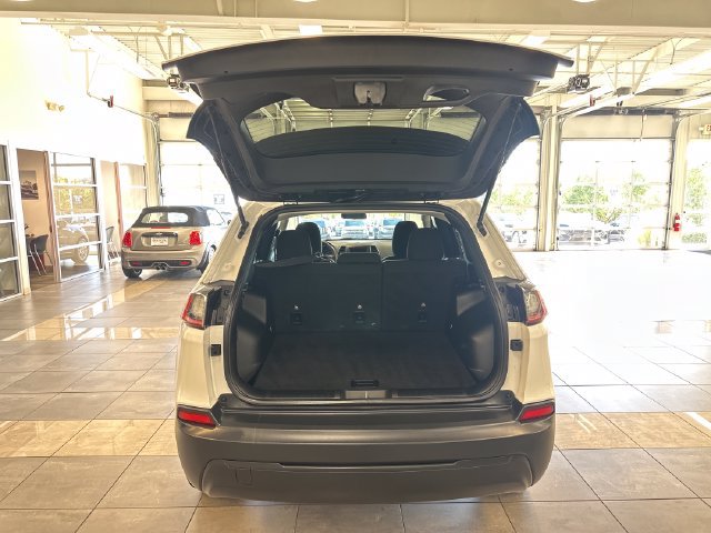 Used 2019 Jeep Cherokee Latitude w/ Popular Appearance Group AWD/4WD image 25