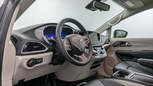 Used 2023 Chrysler Pacifica Touring-L FWD image 23