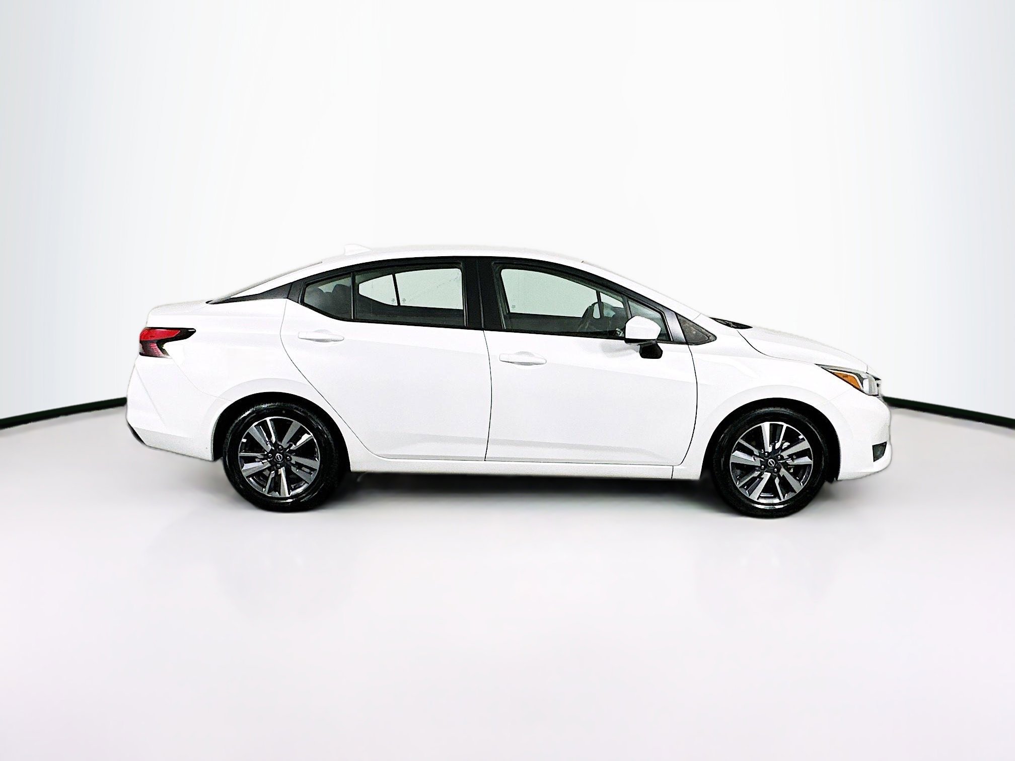 Used 2023 Nissan Versa SV image 10