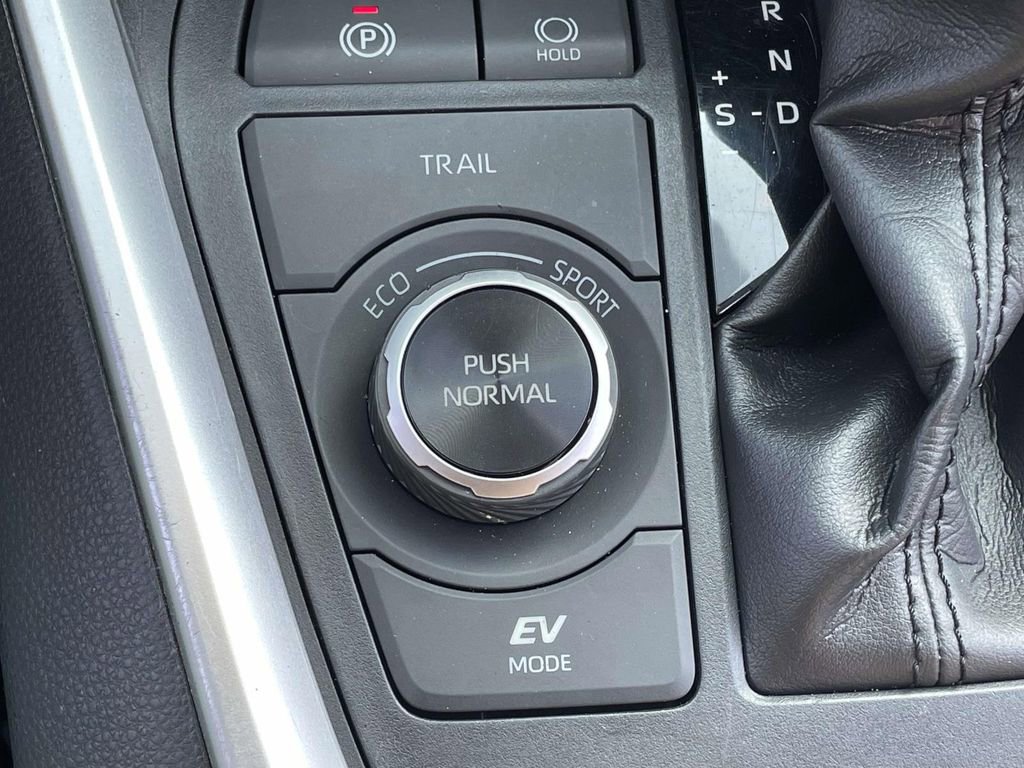 Used 2022 Toyota RAV4 SE image 20