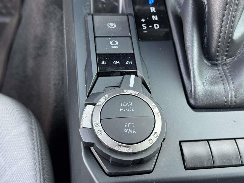 Used 2024 Toyota Tacoma SR5 AWD/4WD image 9