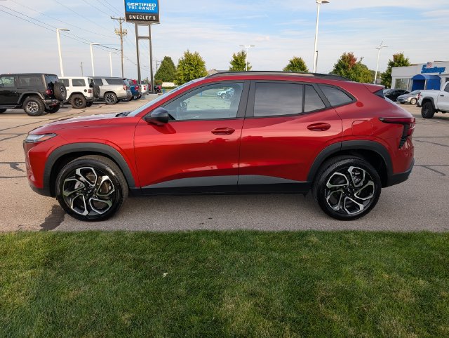 Used 2024 Chevrolet Trax RS w/ Sunroof Package FWD image 11