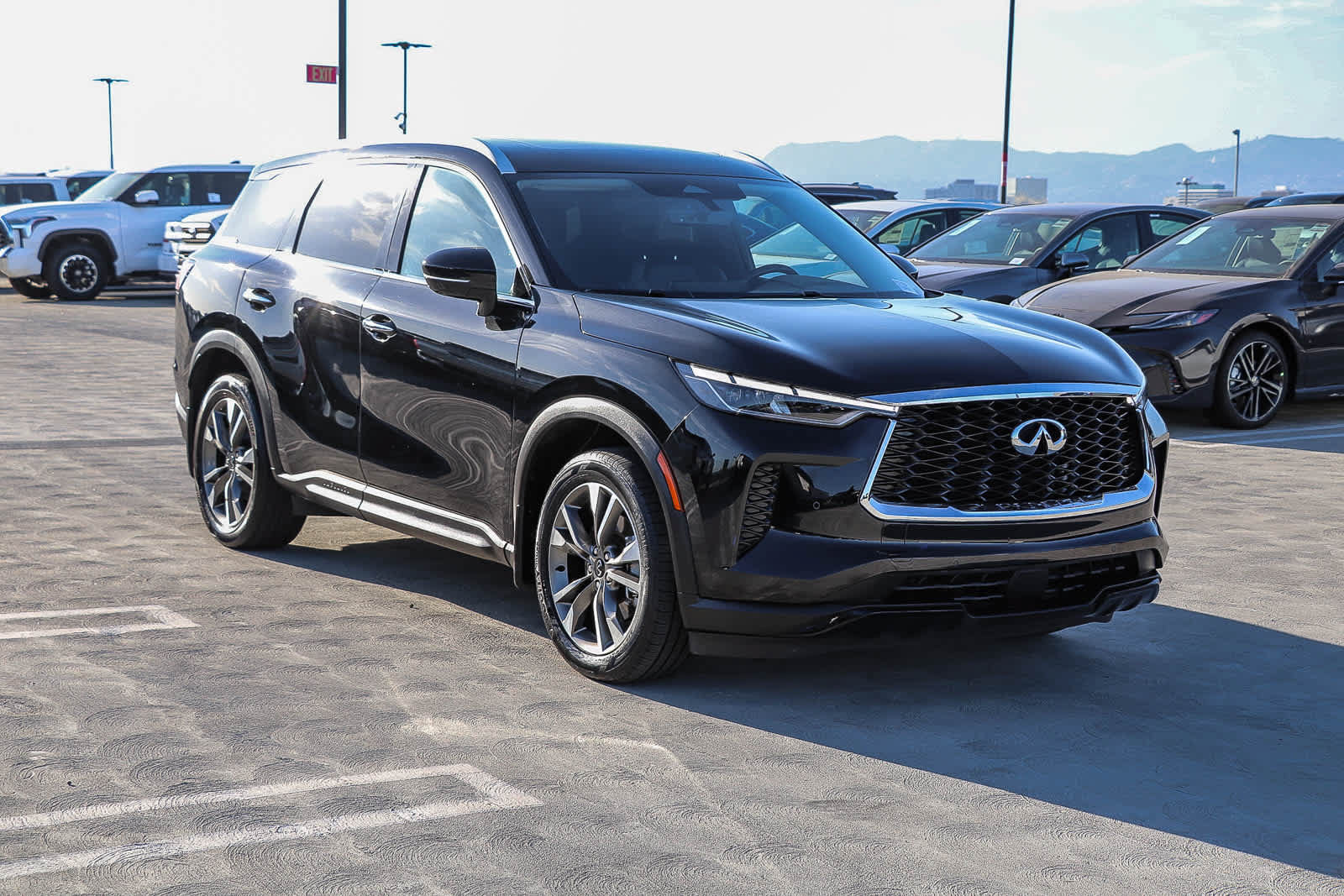 Used 2023 INFINITI QX60 Luxe w/ Cargo Package AWD/4WD image 3