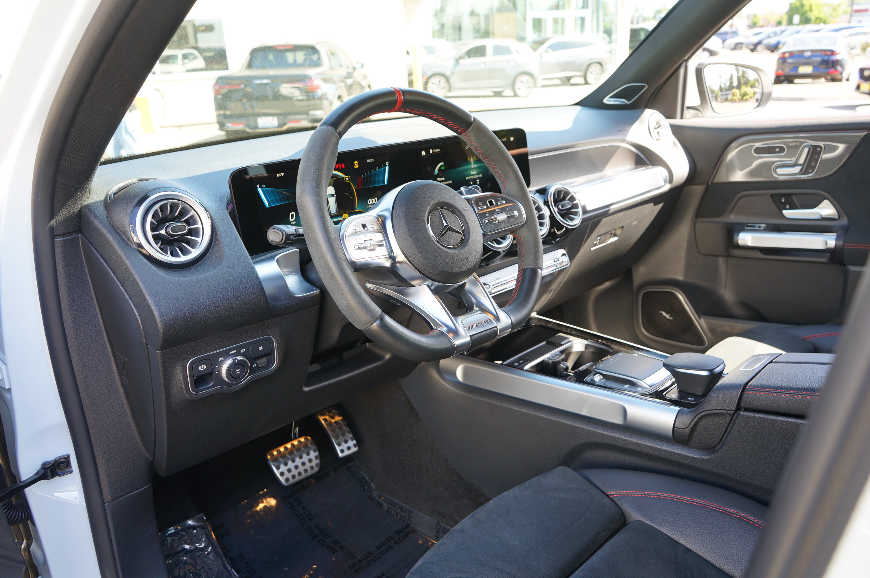 Used 2023 Mercedes-Benz GLB 35 AMG 4MATIC w/ Premium Package image 18