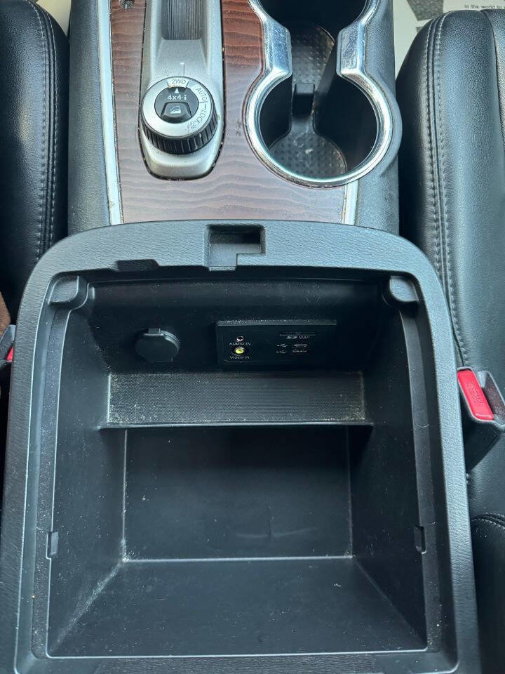 Used 2017 Nissan Pathfinder Platinum w/ Family Entertainment Package image 39