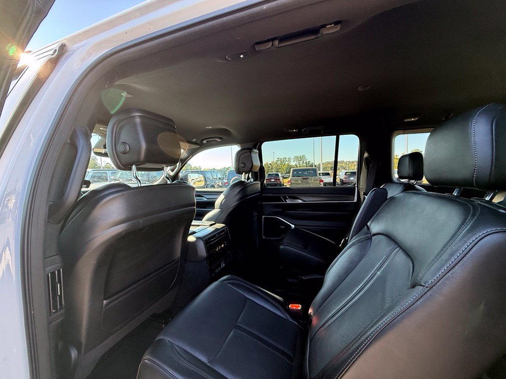 Used 2024 Jeep Wagoneer Series II AWD/4WD image 21