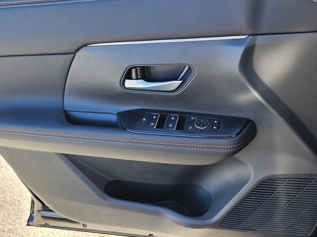 New 2026 Nissan Kicks SR w/ Cold Weather Package image 28