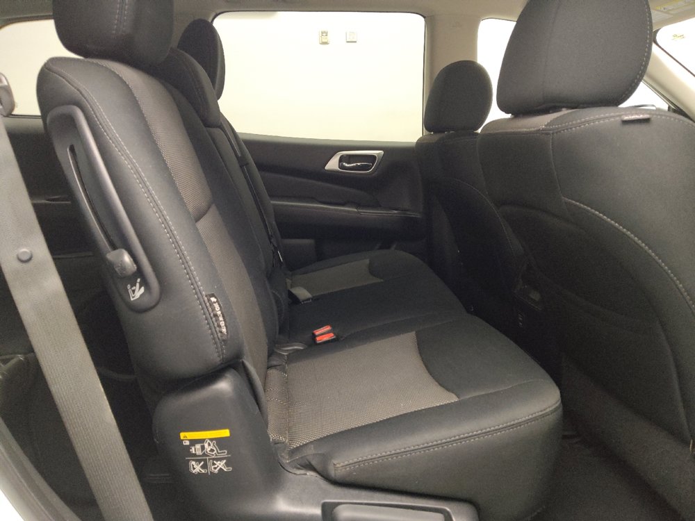 Used 2018 Nissan Pathfinder SV AWD/4WD image 19
