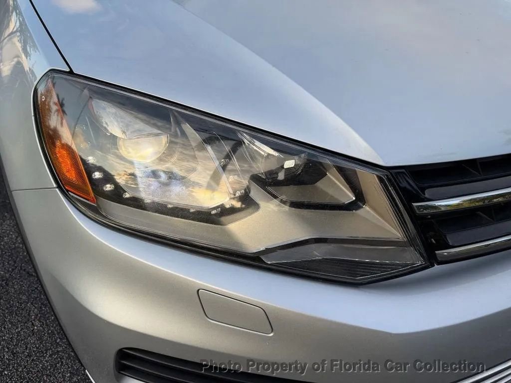 Used 2011 Volkswagen Touareg TDI image 29