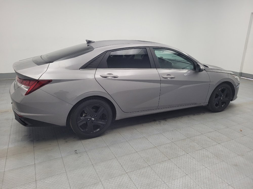 Used 2023 Hyundai Elantra Limited w/ Preferred Accessory Package image 10