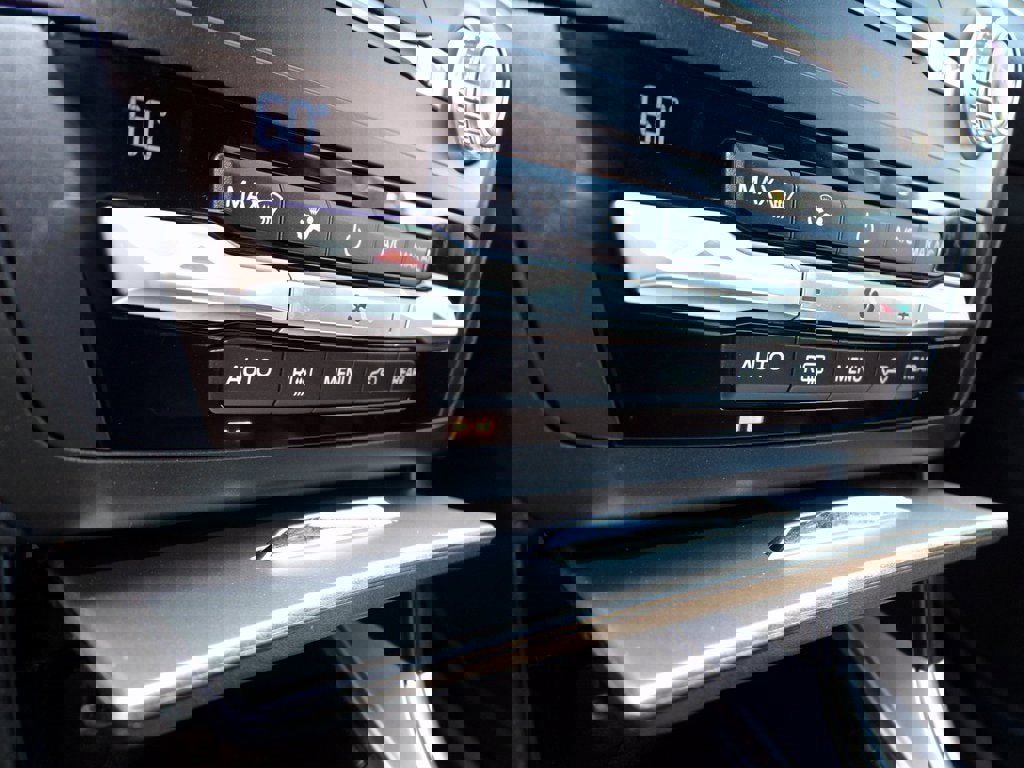 Used 2020 Ford Explorer XLT w/ Equipment Group 202A image 24