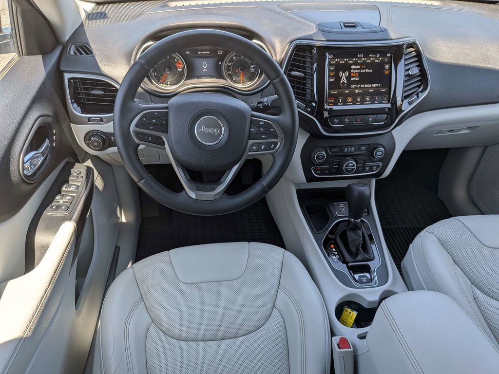 Used 2019 Nissan Kicks SR w/ Exterior Package image 15