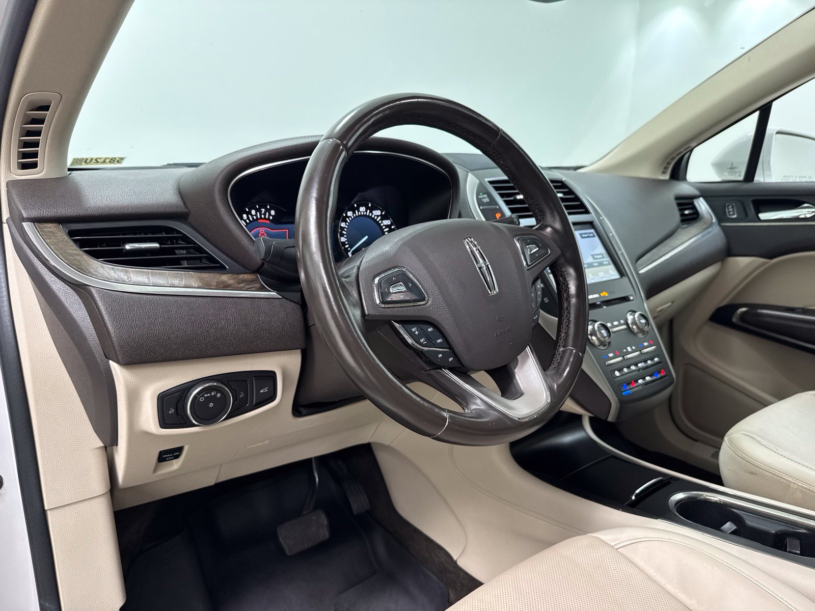 Used 2017 Lincoln MKC Reserve w/ Lincoln MKC Climate Package AWD/4WD image 16