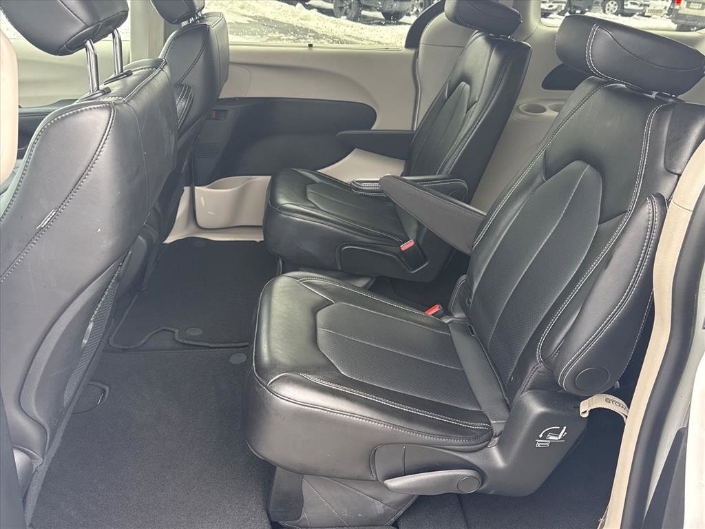 Used 2024 Chrysler Pacifica Touring-L image 22