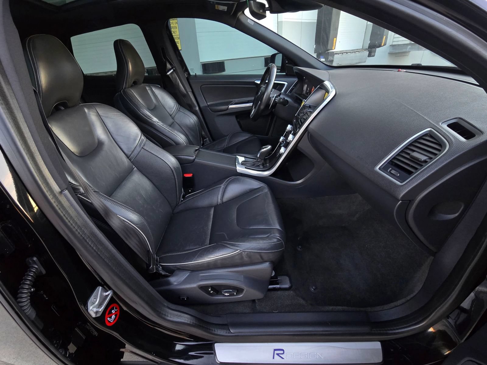 Used 2016 Volvo XC60 T6 R-Design AWD/4WD image 19