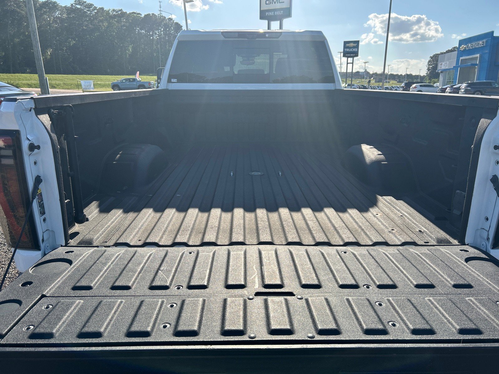 Used 2024 GMC Sierra 2500 AT4 w/ AT4 Premium Plus Package AWD/4WD image 7