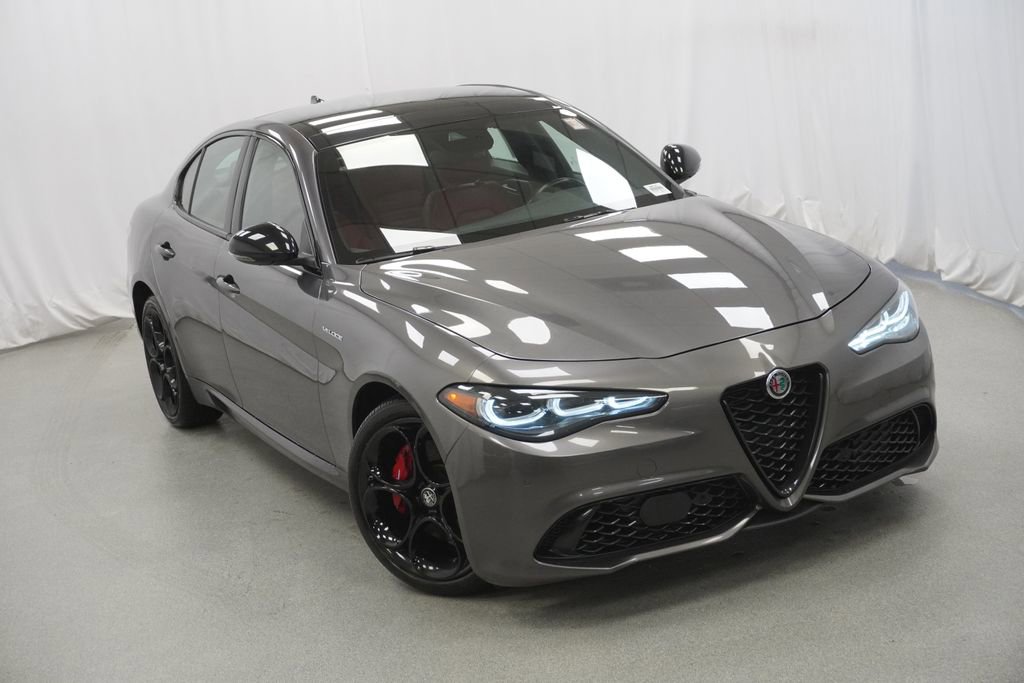 Used 2024 Alfa Romeo Giulia Veloce image 8