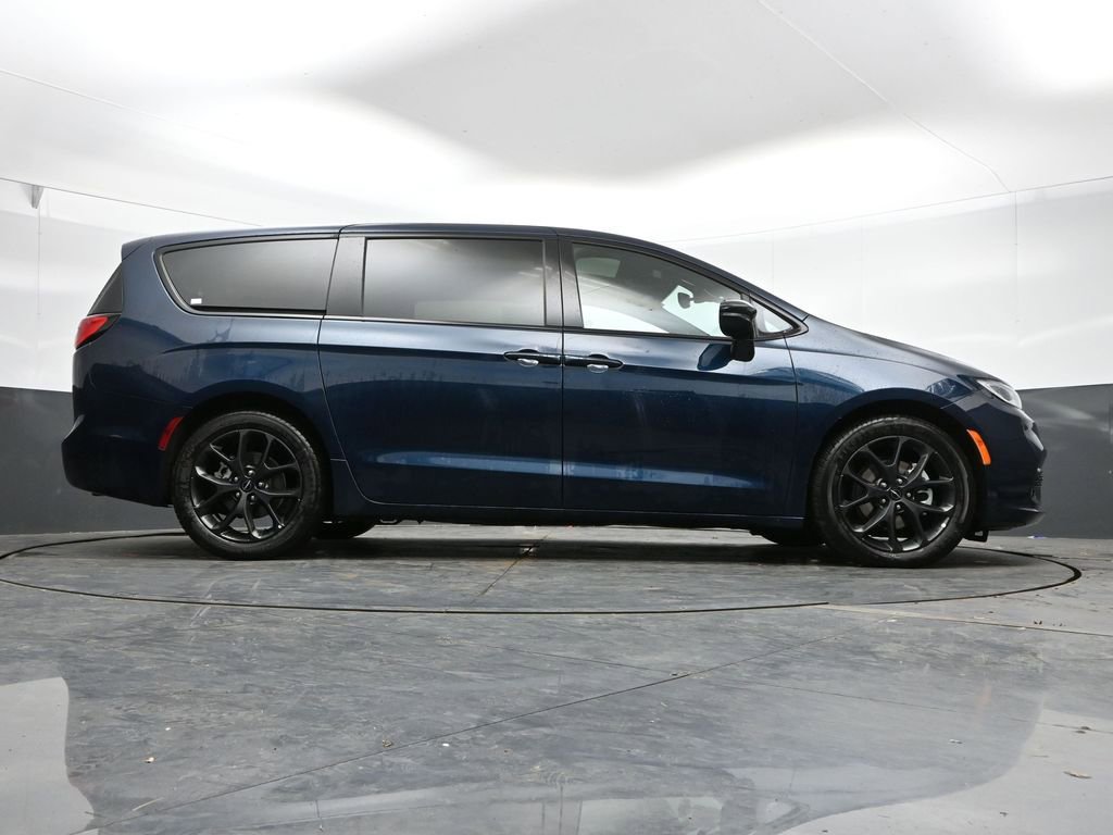 Used 2023 Chrysler Pacifica Limited w/ S Appearance Package FWD image 41