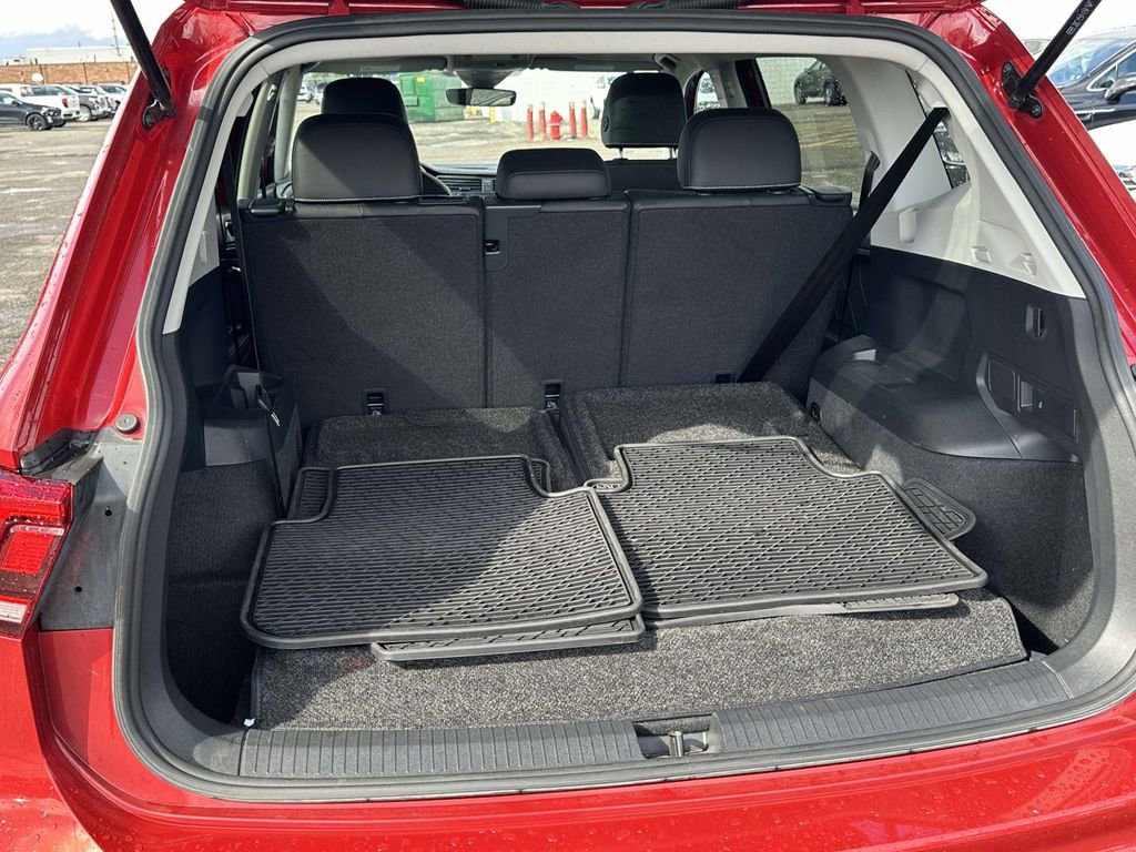 Certified 2023 Volkswagen Tiguan SE w/ Panoramic Sunroof Package image 11
