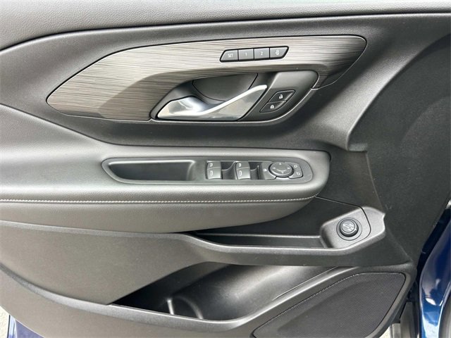 Used 2023 GMC Terrain SLT image 29