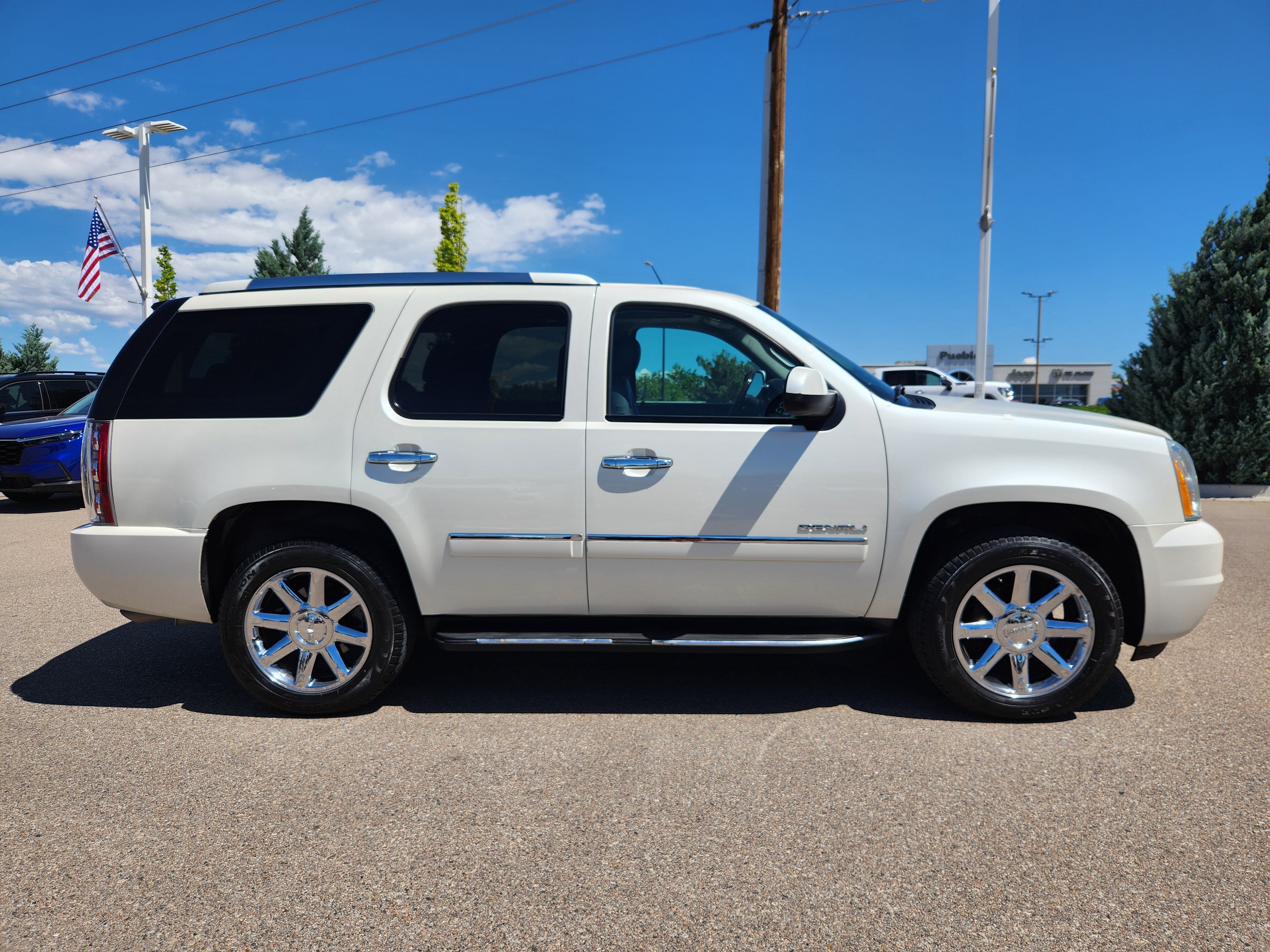 Used 2014 GMC Yukon Denali AWD/4WD image 2