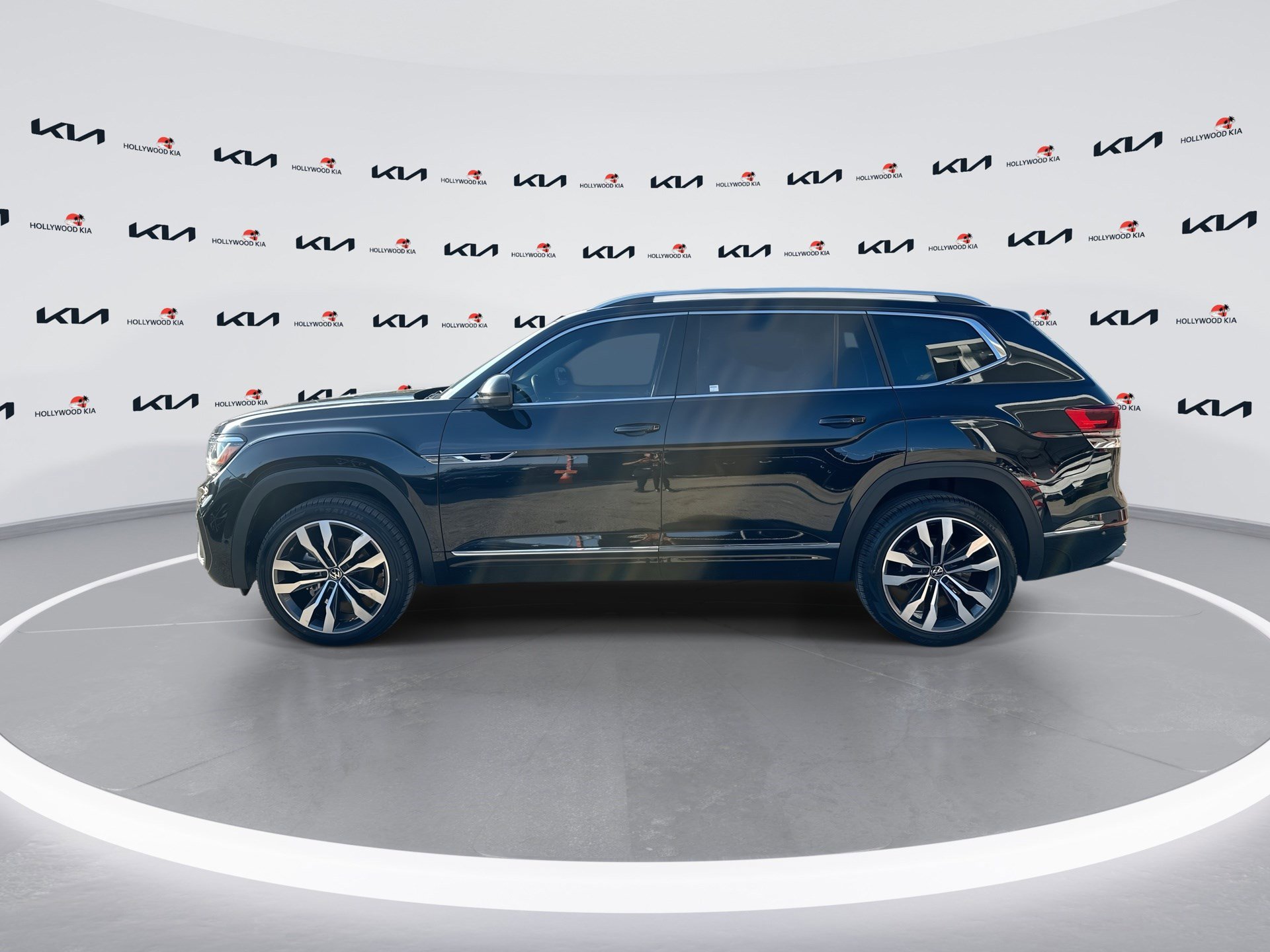 Used 2023 Volkswagen Atlas SEL Premium image 5
