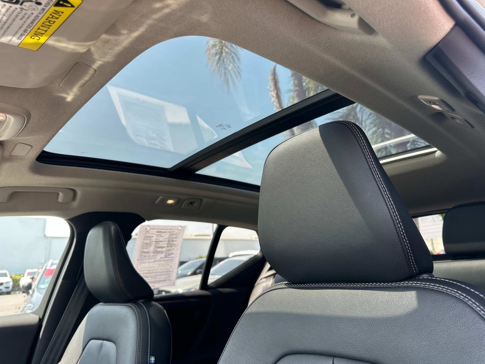 Certified 2024 Volvo XC40 B5 Ultimate w/ Climate Package image 35