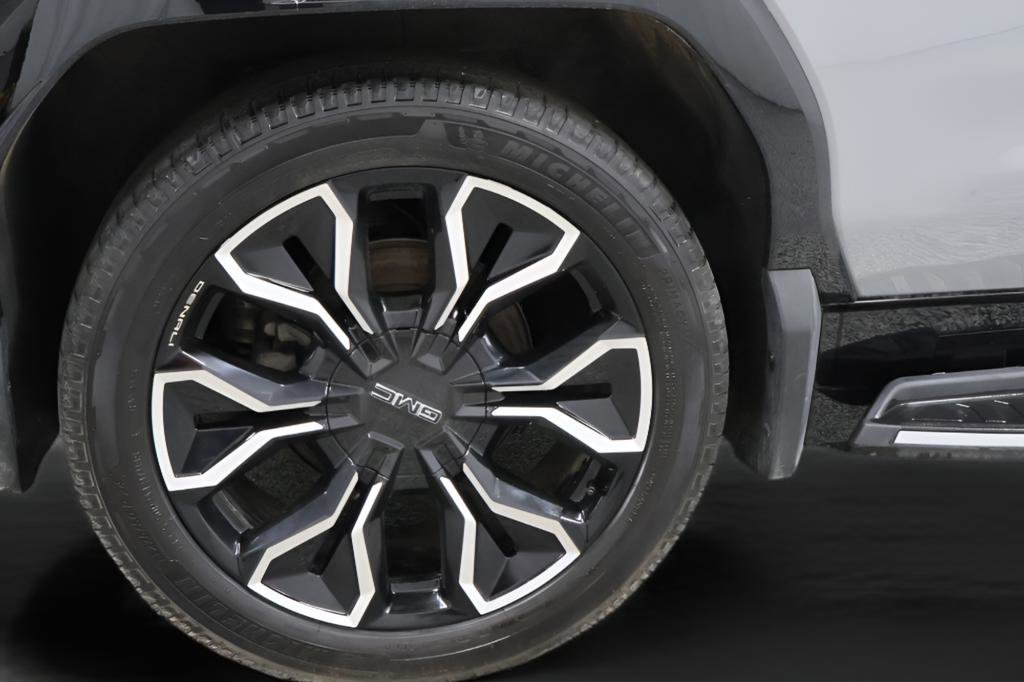 Used 2025 GMC Sierra EV Denali AWD/4WD image 34
