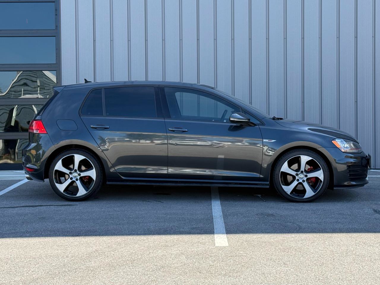Used 2016 Volkswagen GTI SE w/ Lighting Package (SEL) FWD image 4