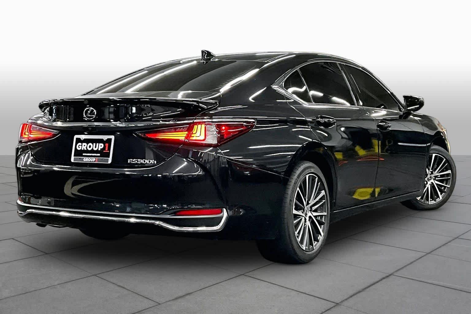 Used 2024 Lexus ES 300h w/ Premium Package FWD image 12
