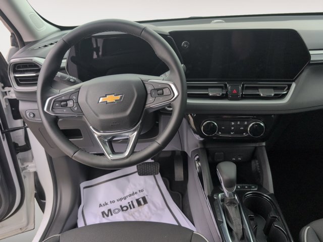 Used 2025 Chevrolet TrailBlazer LT w/ LT Cold Weather Package AWD/4WD image 10