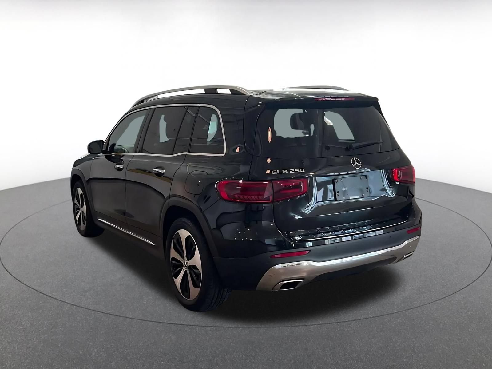 Used 2025 Mercedes-Benz GLB 250 image 10