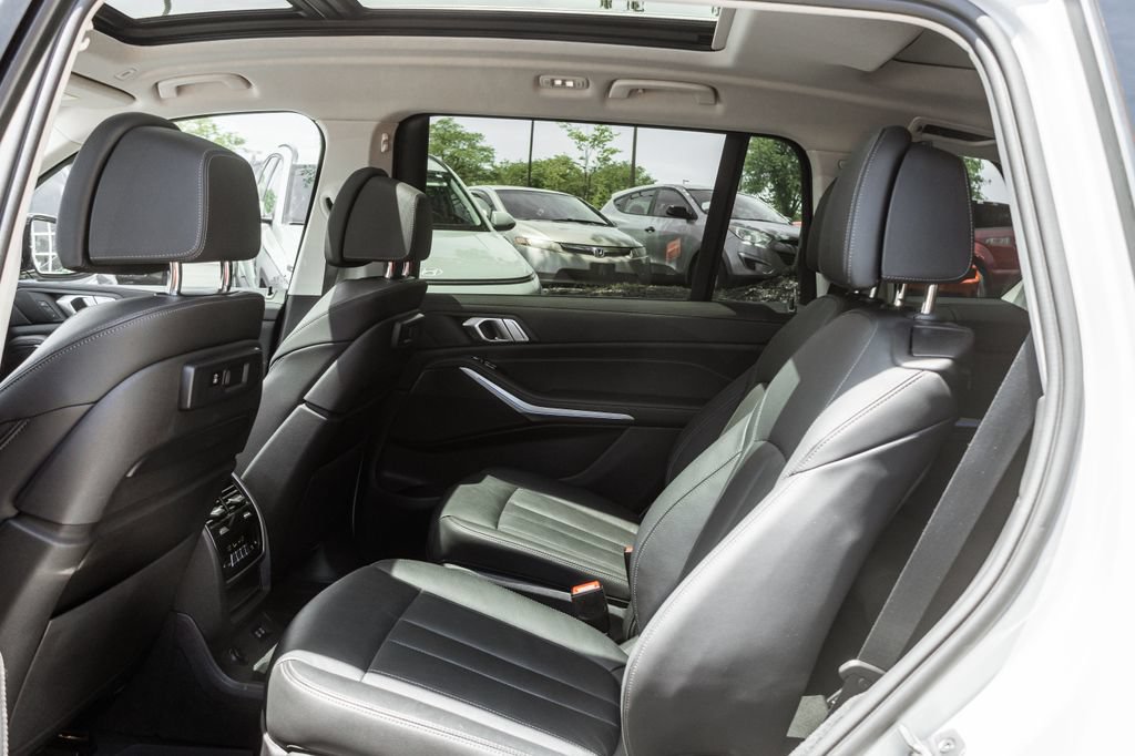 Used 2022 BMW X7 xDrive40i w/ Executive Package AWD/4WD image 28