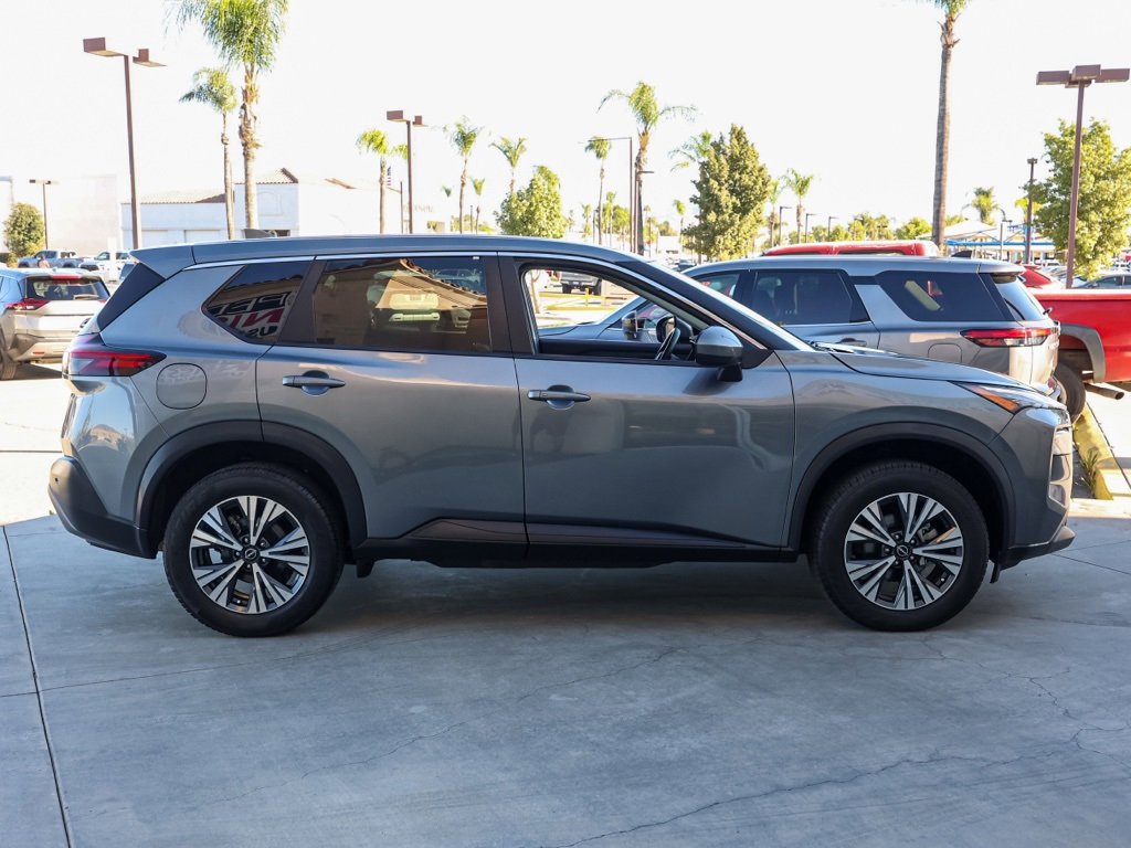 Used 2023 Nissan Rogue SV image 3