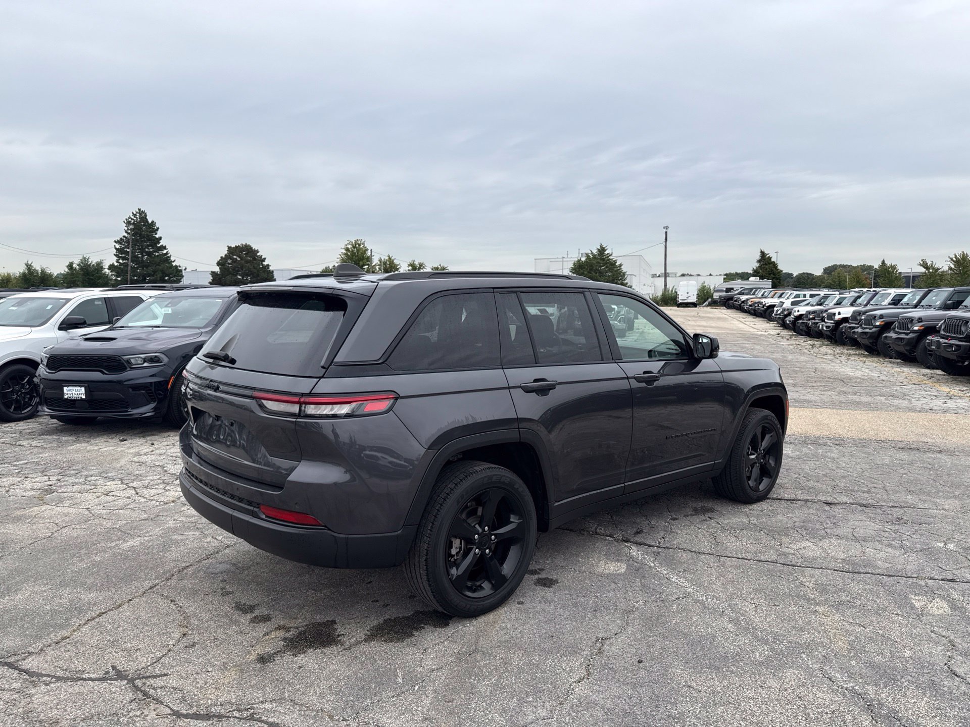Used 2023 Jeep Grand Cherokee Altitude AWD/4WD image 6