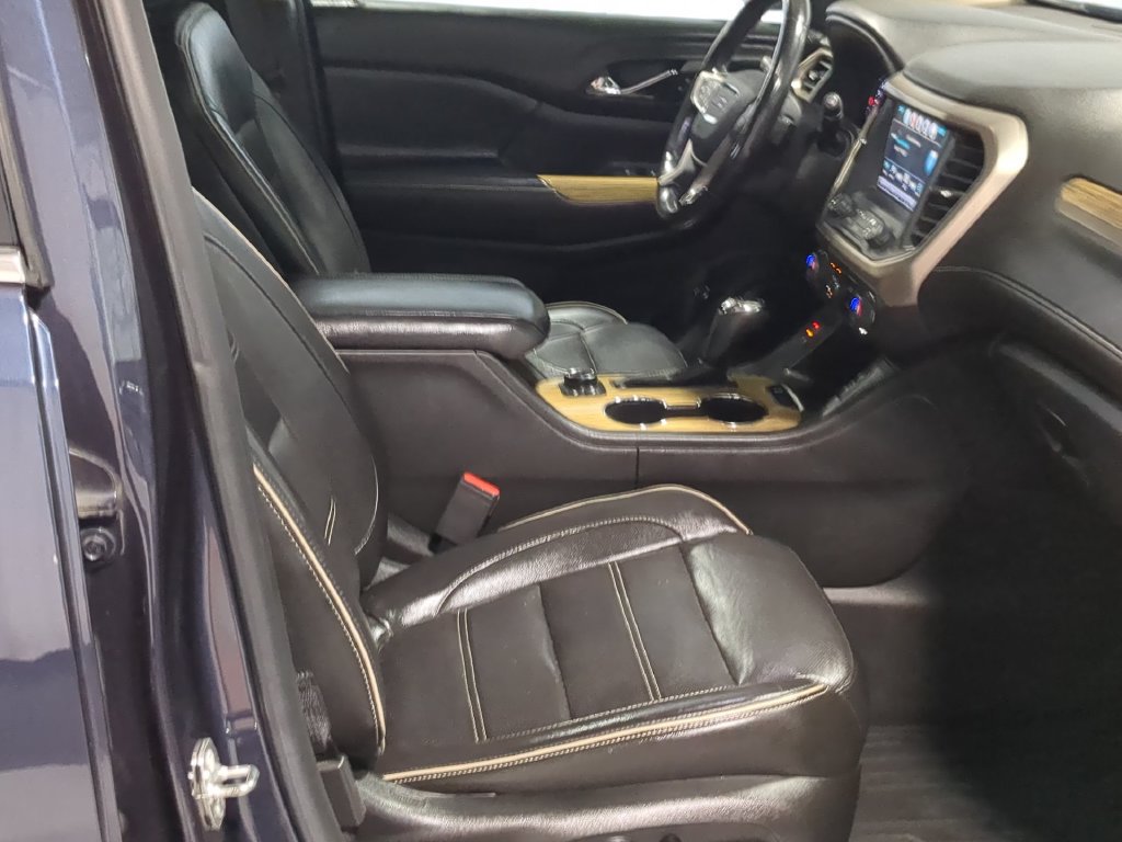Used 2018 GMC Acadia Denali w/ Technology Package AWD/4WD image 27