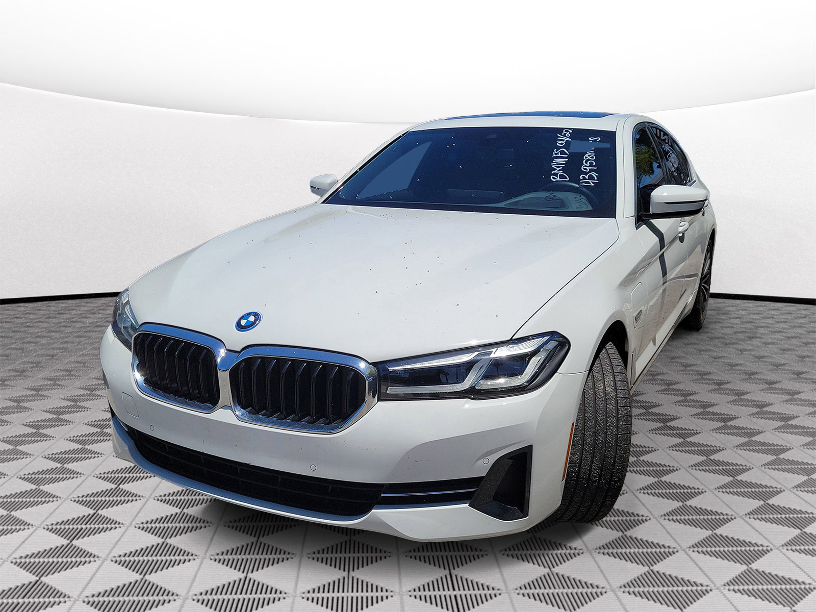 Certified 2023 BMW 530e xDrive w/ Premium Package AWD/4WD image 3