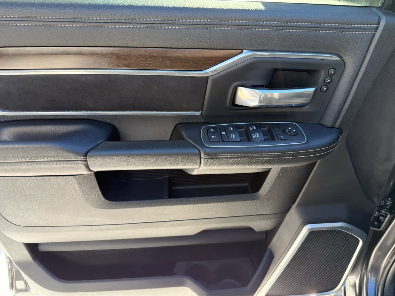 Used 2022 RAM 2500 Laramie image 11