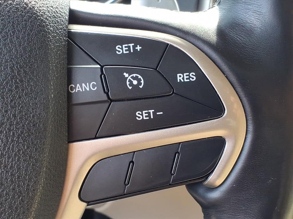 Used 2015 Jeep Grand Cherokee Limited w/ Trailer Tow Group IV image 10