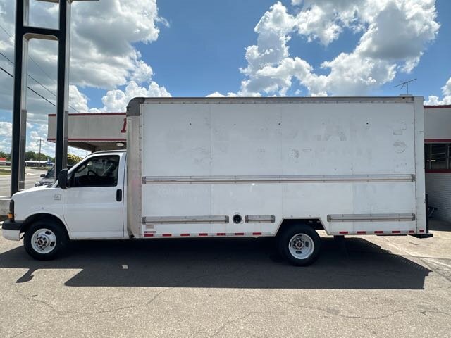 Used 2016 GMC Savana 3500 Extended RWD image 1