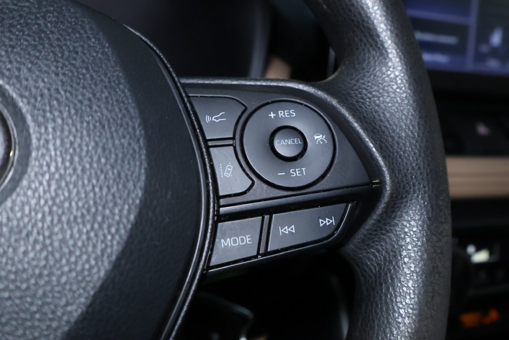 Used 2022 Toyota RAV4 LE AWD/4WD image 19