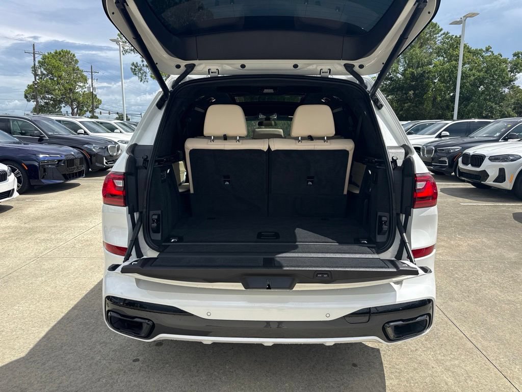 Certified 2022 BMW X7 xDrive40i w/ M Sport Package AWD/4WD image 32