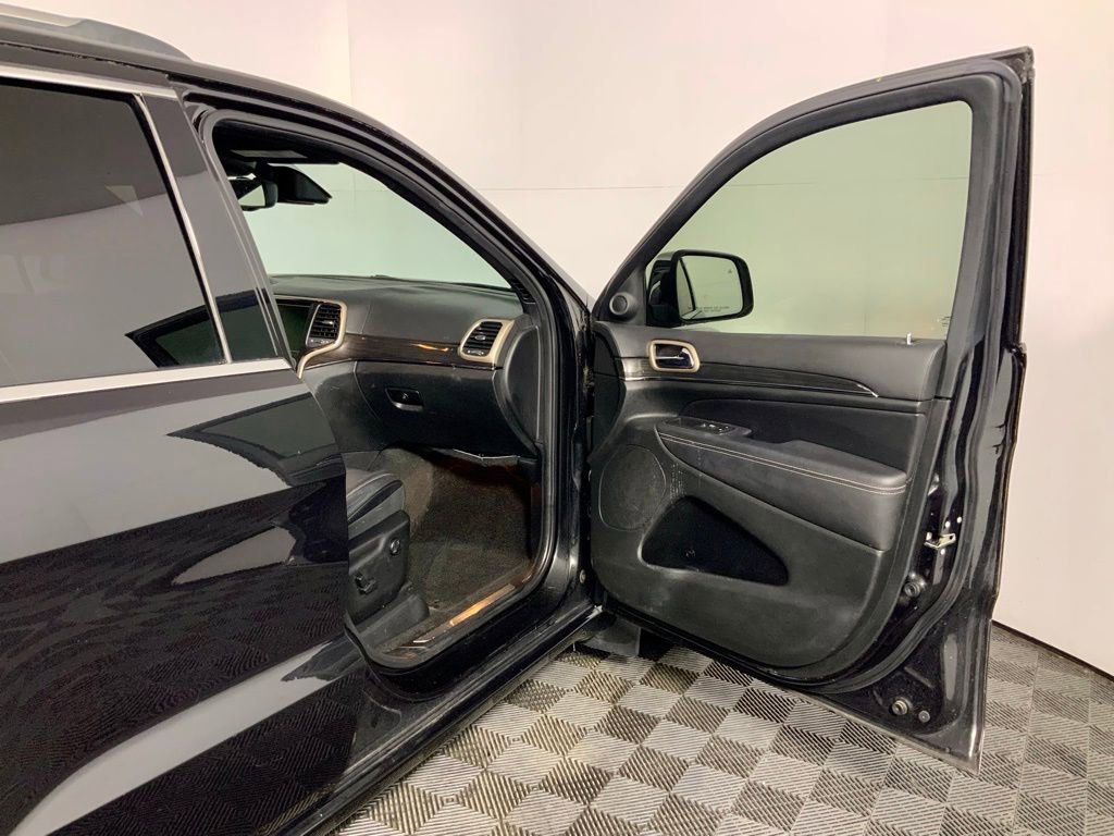 Used 2015 Jeep Grand Cherokee Overland w/ Advanced Technology Group image 29