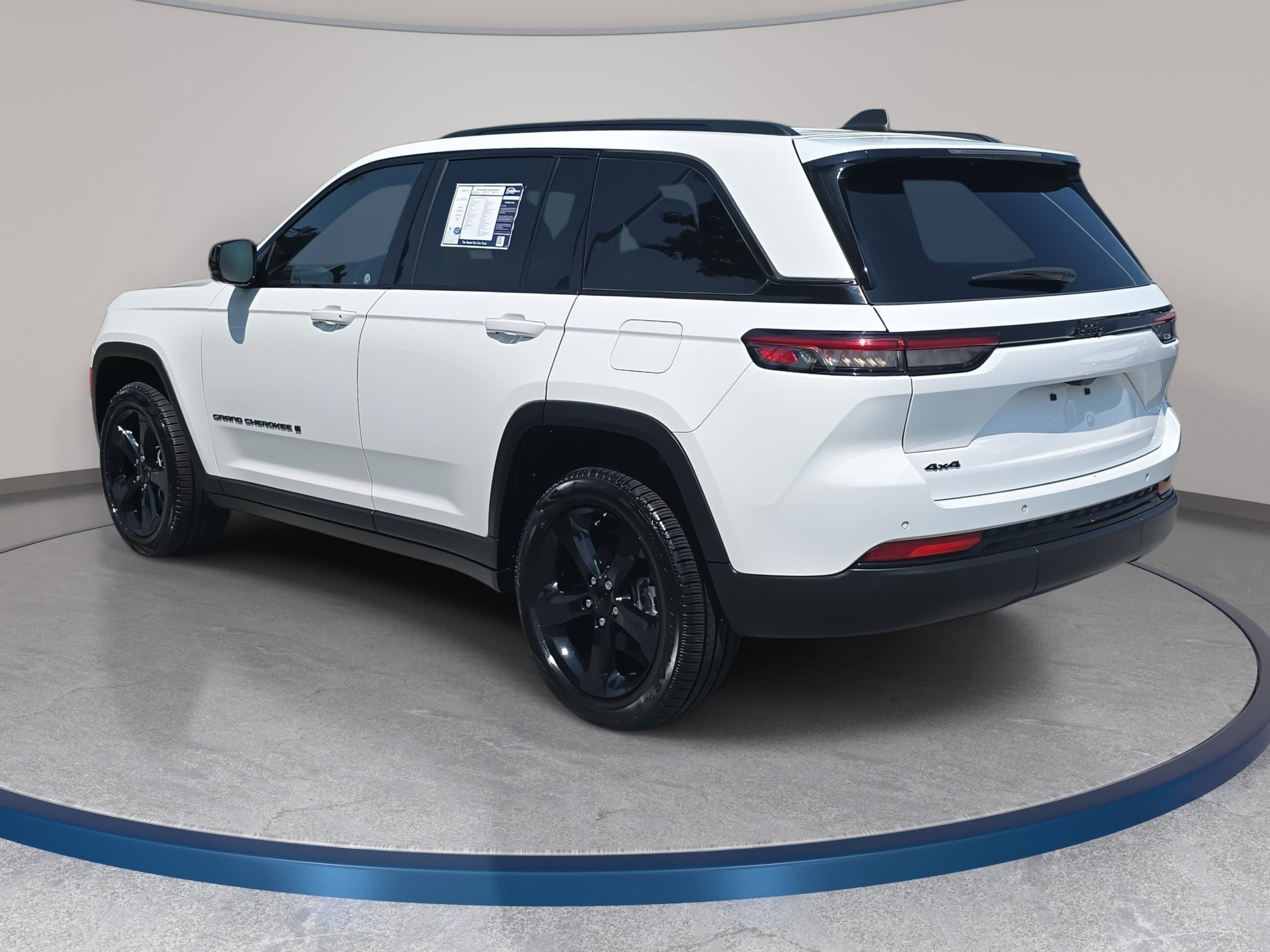 Used 2023 Jeep Grand Cherokee Altitude AWD/4WD image 7