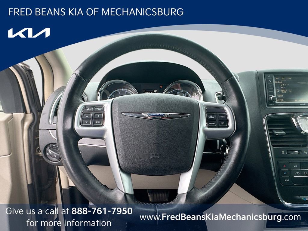 Used 2014 Chrysler Town & Country Touring FWD image 7