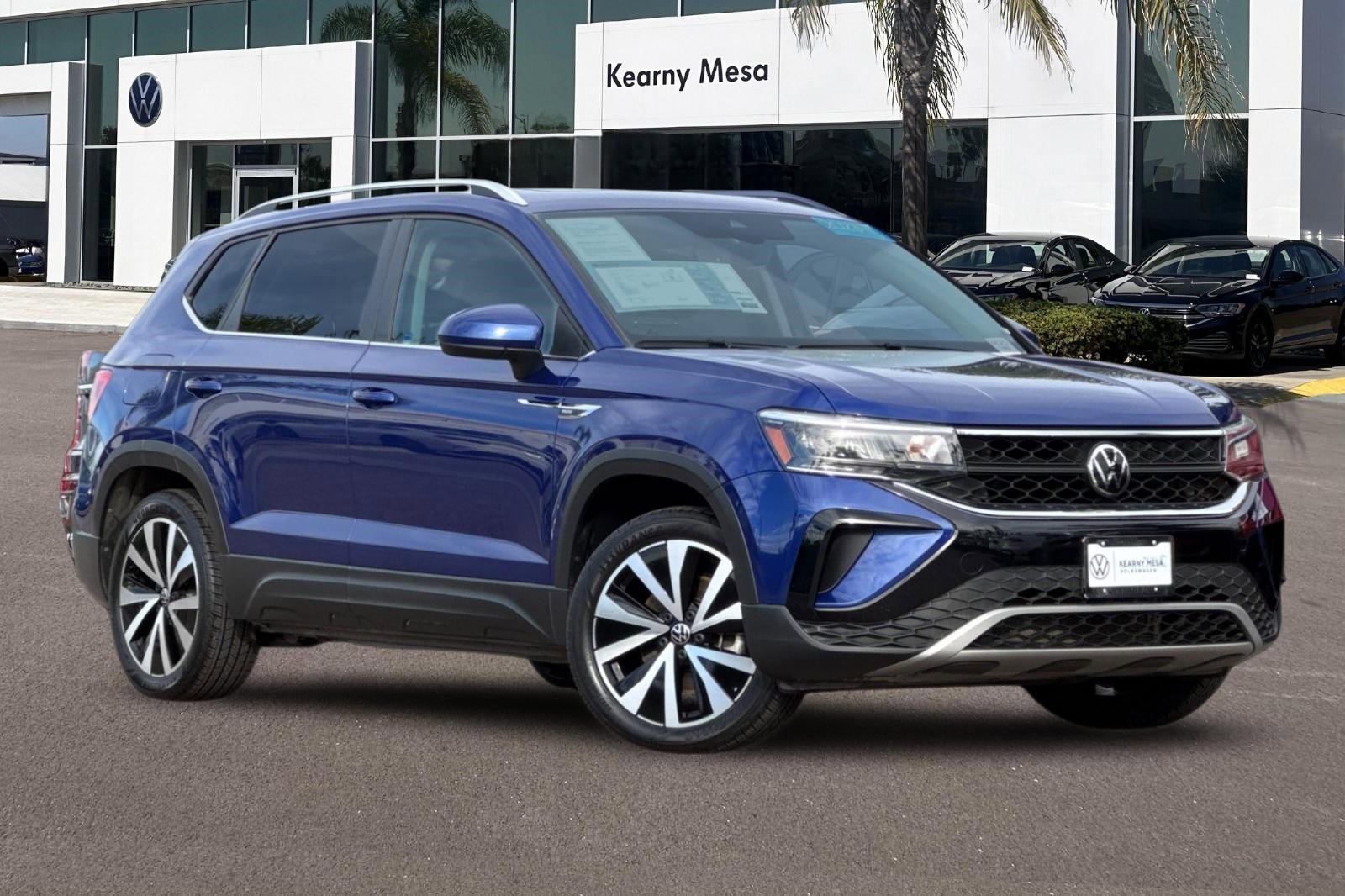 Used 2023 Volkswagen Taos SE w/ Panoramic Sunroof Package image 2