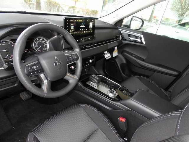 New 2025 Mitsubishi Outlander ES image 11